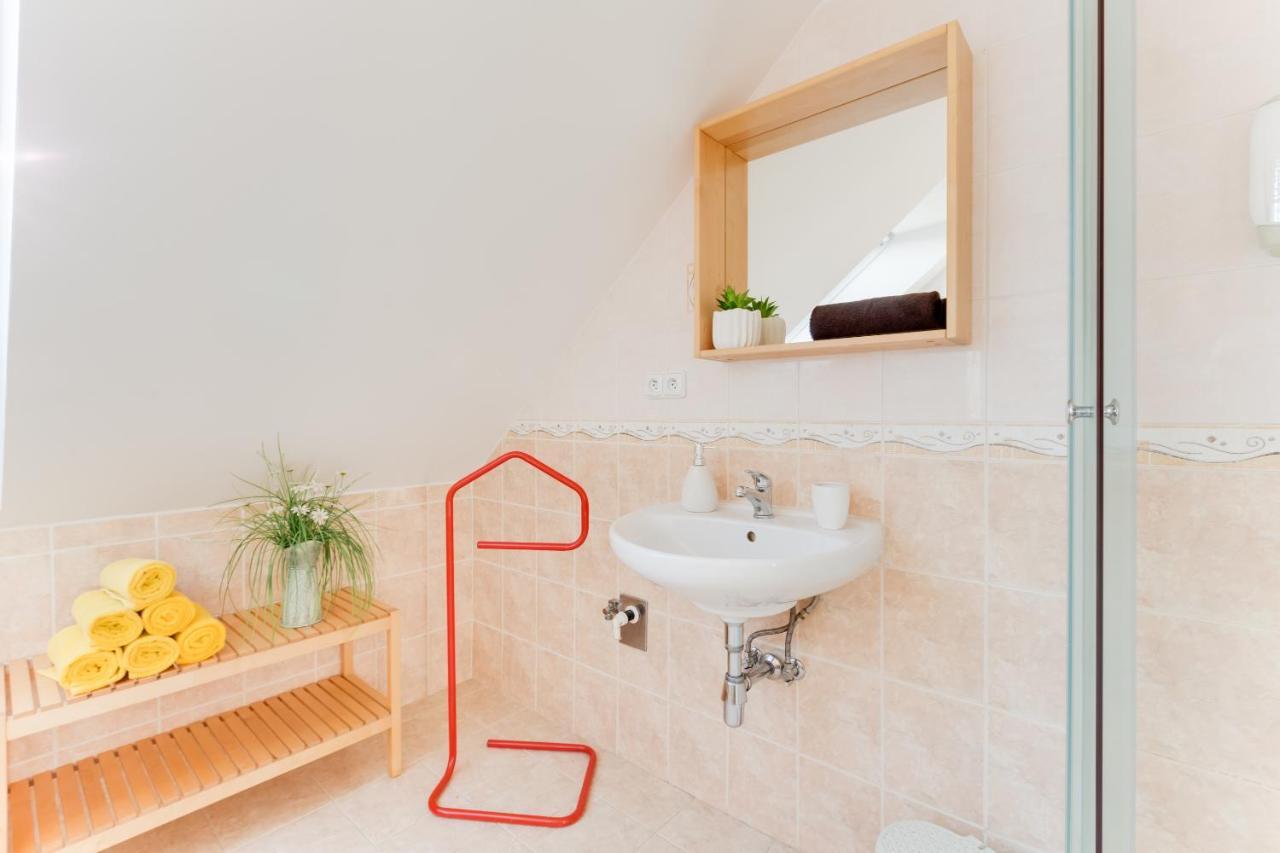 Jane'S Charming Apartment Прага Екстериор снимка