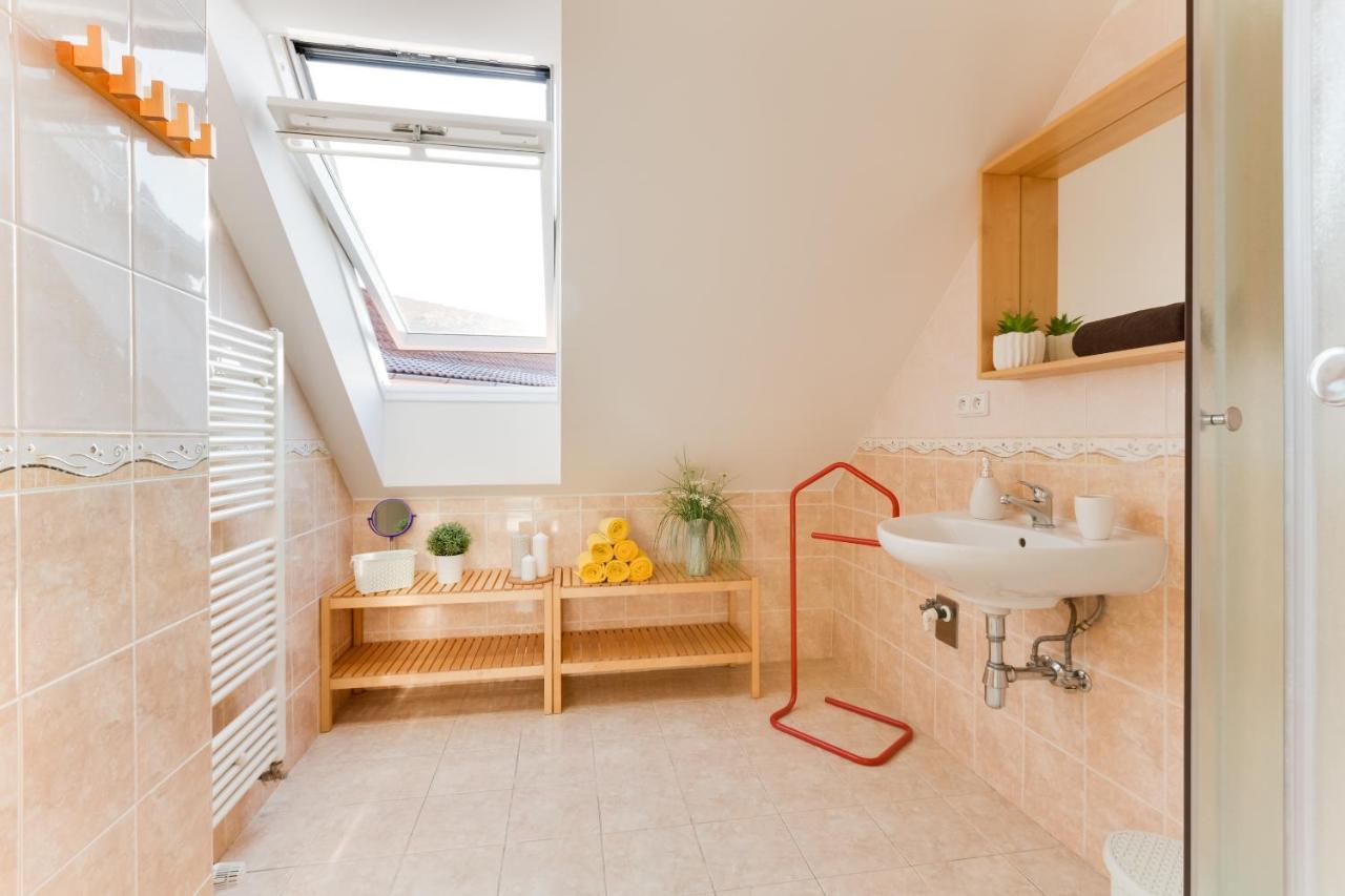 Jane'S Charming Apartment Прага Екстериор снимка