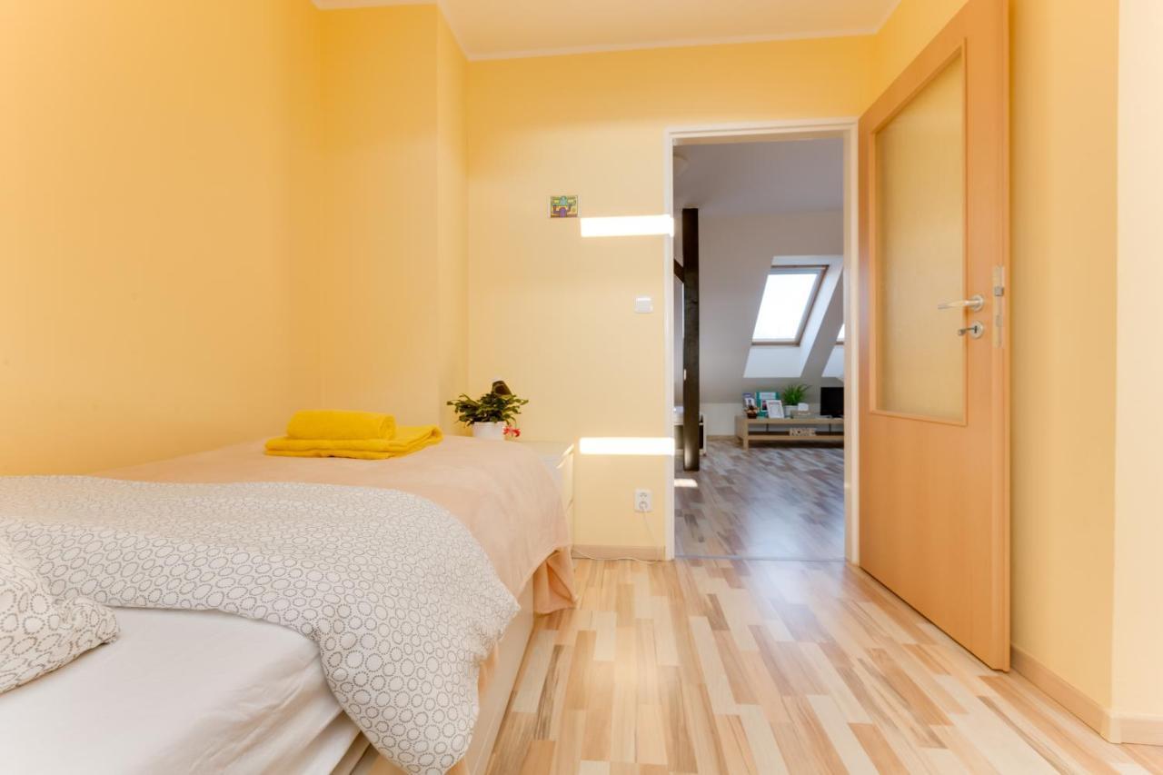 Jane'S Charming Apartment Прага Екстериор снимка