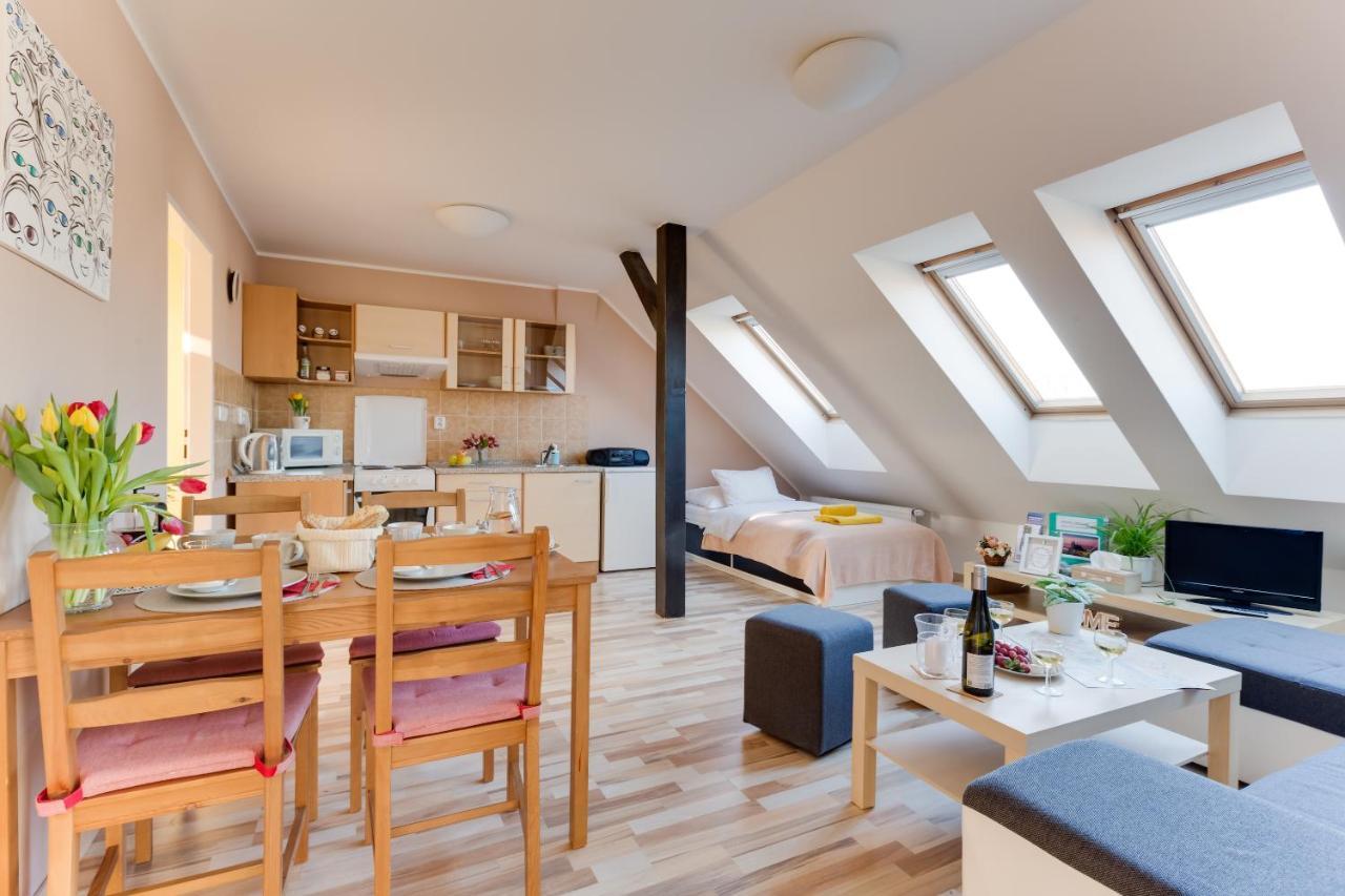Jane'S Charming Apartment Прага Екстериор снимка